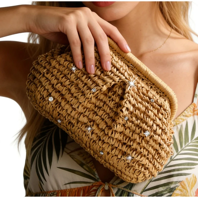 Strohgewebte Ketten-Umhängetasche, Damen-Clutch mit Strass-Verzierung und Verschlussrahmen, Leichte Sommer-Strandtasche für den Abend – Detail 8