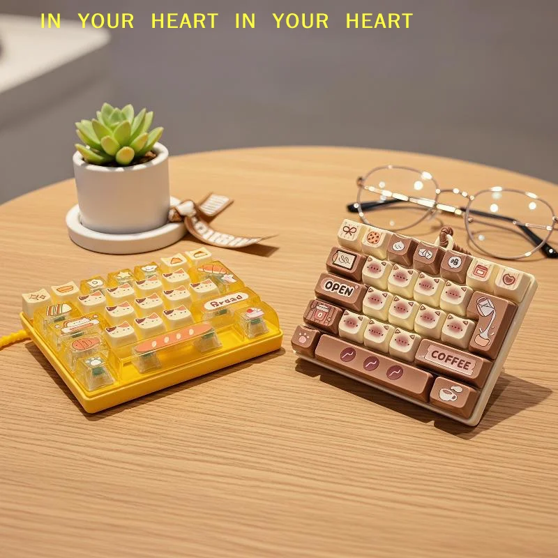 【X】Funny Cat Pudding 26-Key Decompression Keyboard Cartoon Clicker Backpack Pendant Small Gift for Classmates Friends