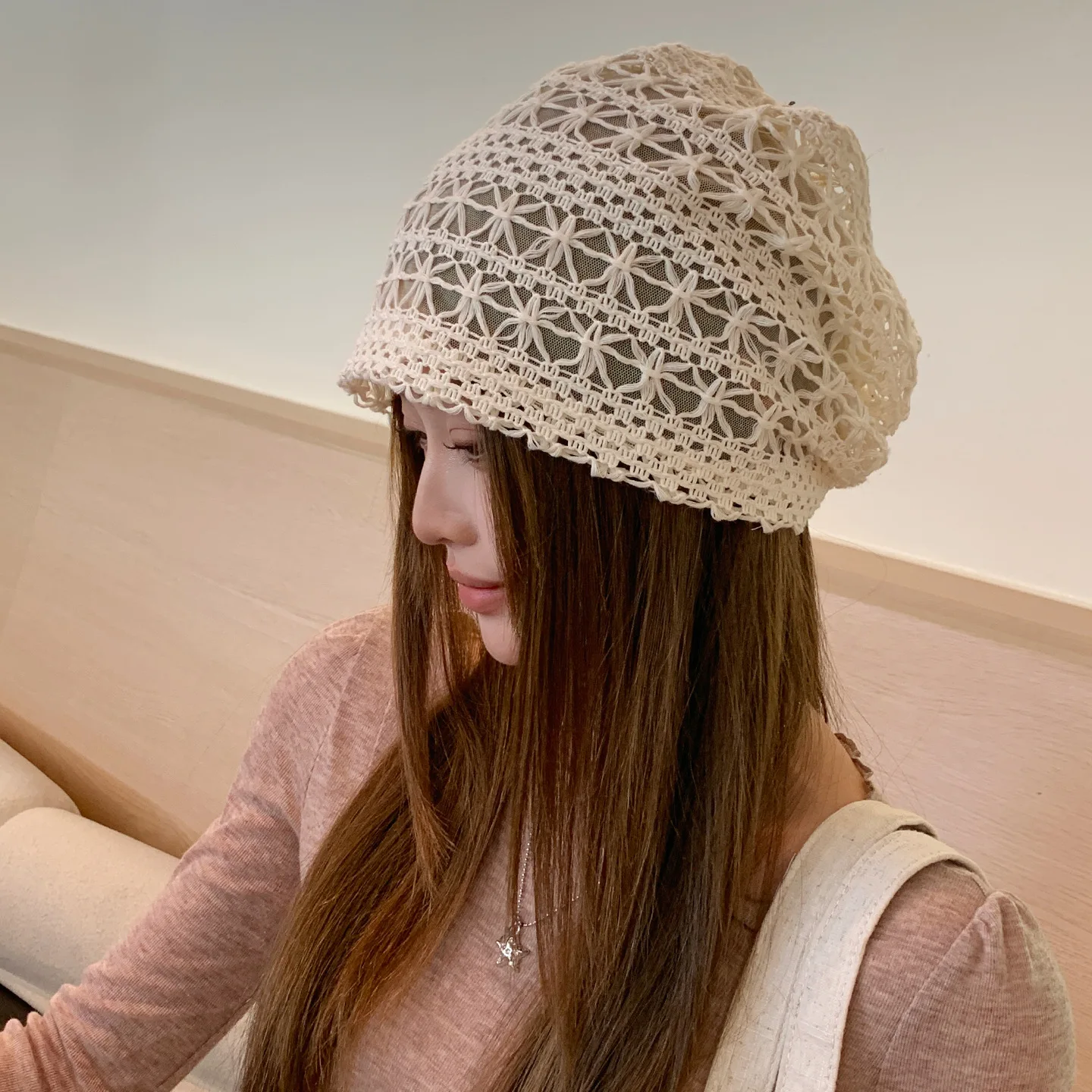 Böhmische handgewebte, ausgeschnittene Kapuzenmütze für Damen, gehäkelte Strickmütze im Ethno-Stil für Reisen und Fotos – Detail 19