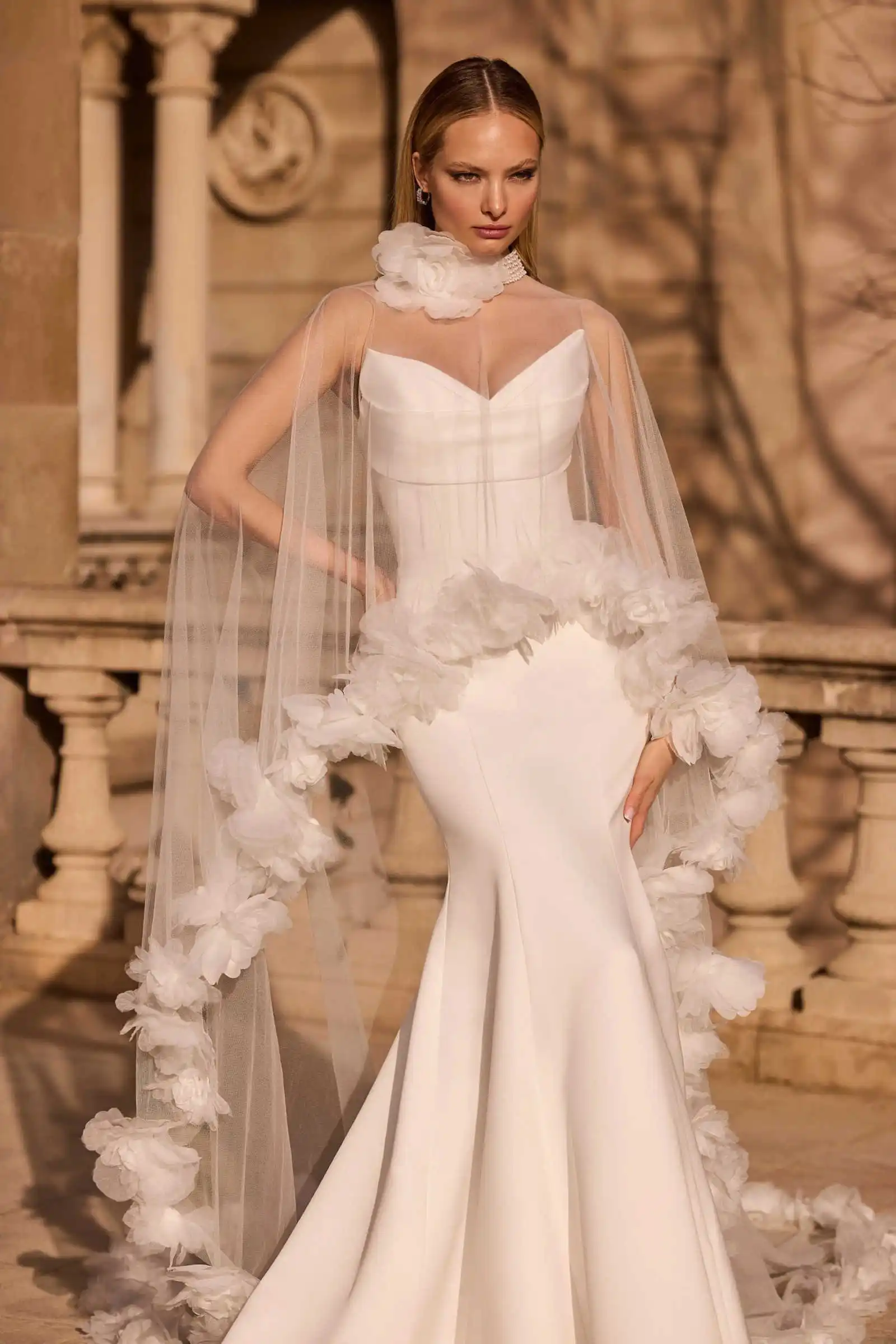 Luxury Bridal Veils 3D Petal Ruffle Trim Sheer Soft Tulle Cape Style Cathedral Train Edging Ornament Wedding Ceremony