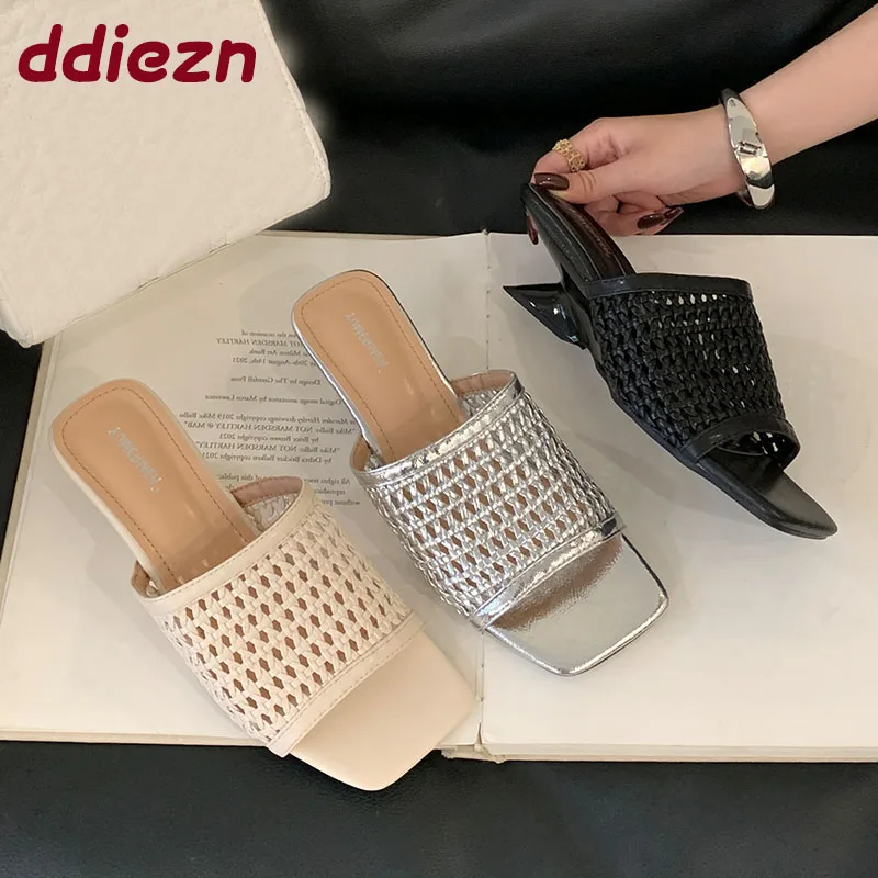 

Женская обувь на танкетке, босоножки на каблуке, шлепанцы для женщин, новинка 2025, модные женские босоножки на танкетке с квадратным носком, туфли-лодочки