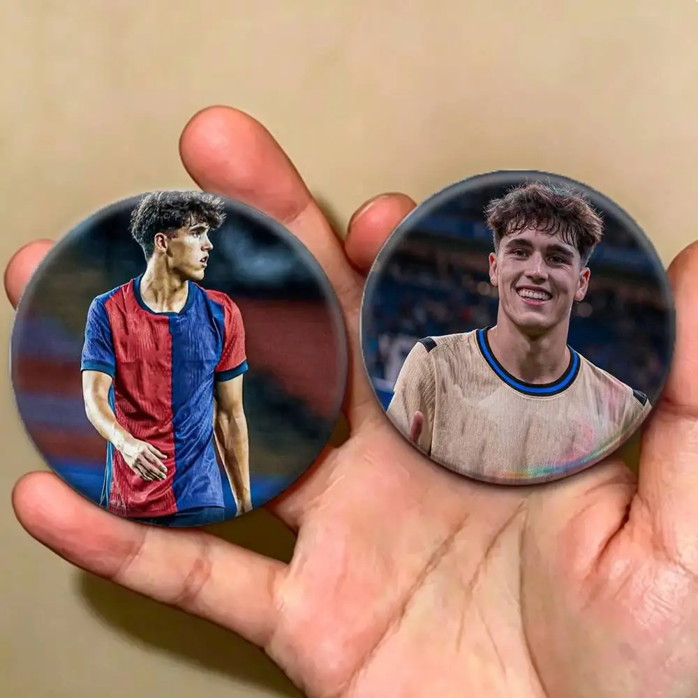 Elite Defender Pau C-Cubarsi Badges Creative Tinplate Button PinsBrooch Badge Clothes Backpack