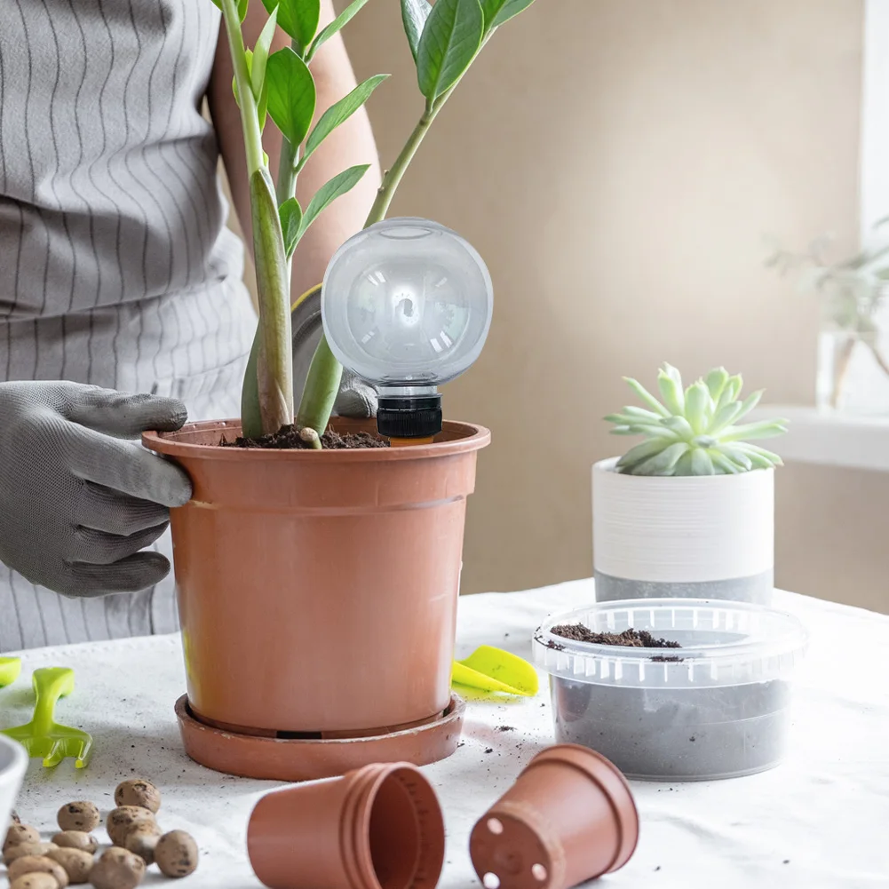 

4Pcs 500ML Plant Watering Globes Transparent Self Watering Bulbs Plastic Water Seepage Device for Indoor Outdoor Plant