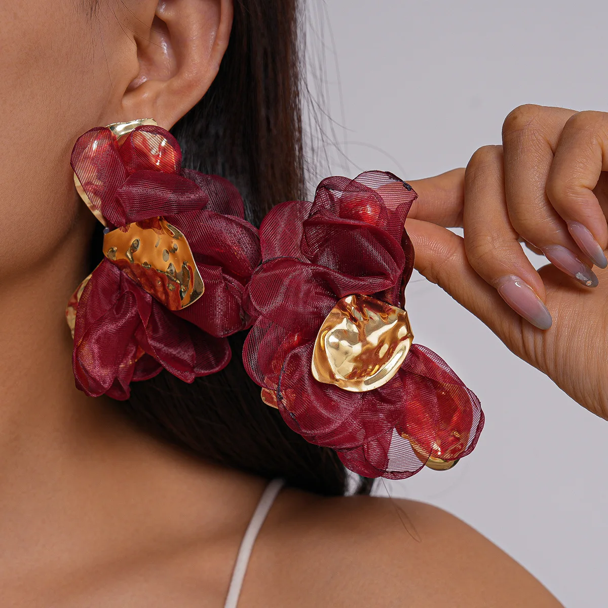 Fluffy Chiffon Flower Stud Earrings Women's Exaggerated High-End Cloth Petal Ear Studs Pleated Slice Nail Earring Ear Jewelry K1
