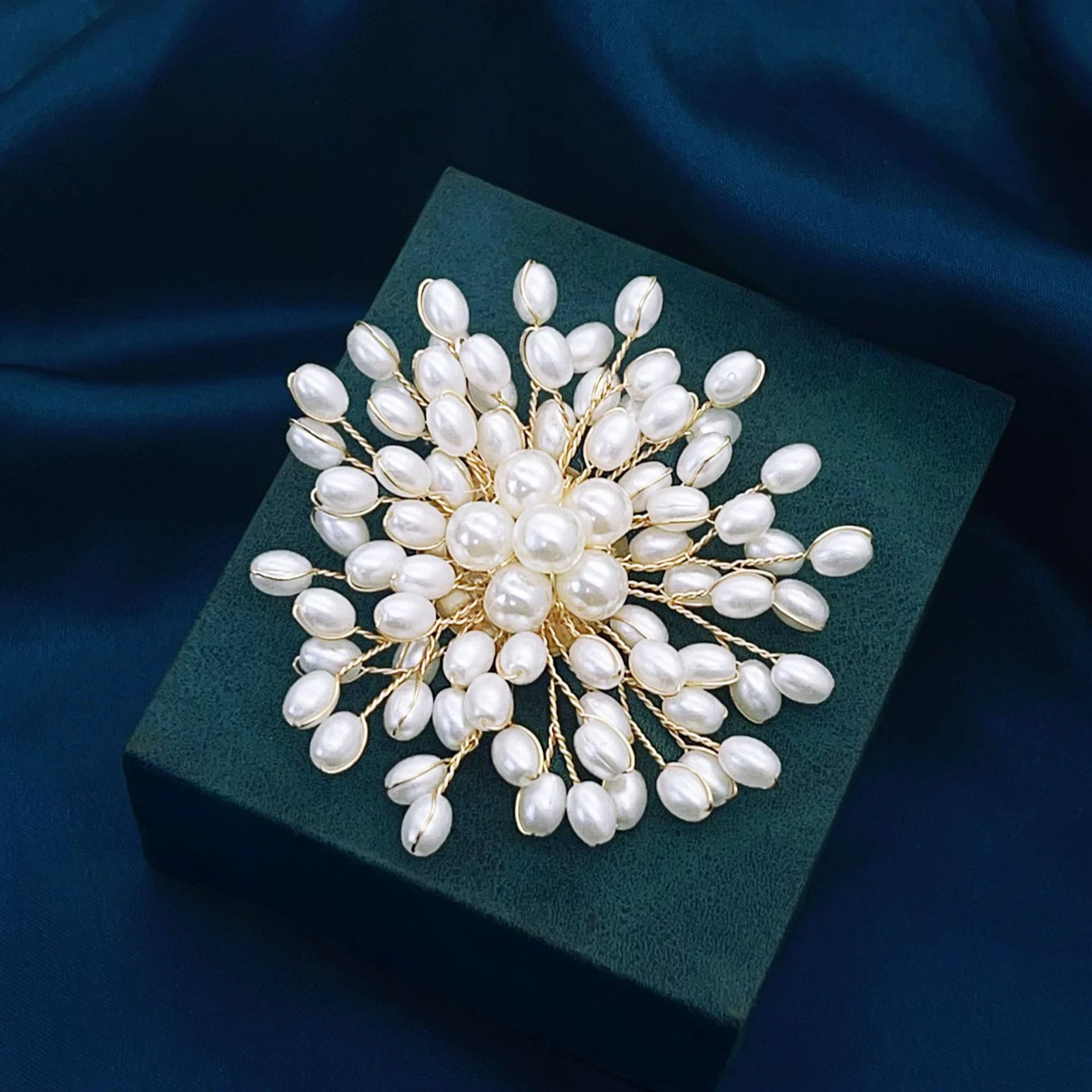 

Pearl Woven Flower Brooch For Women Elegant Retro Design Alloy Pin Tie Buckles Fashion Wedding Party Accessory Elegant Brooches
