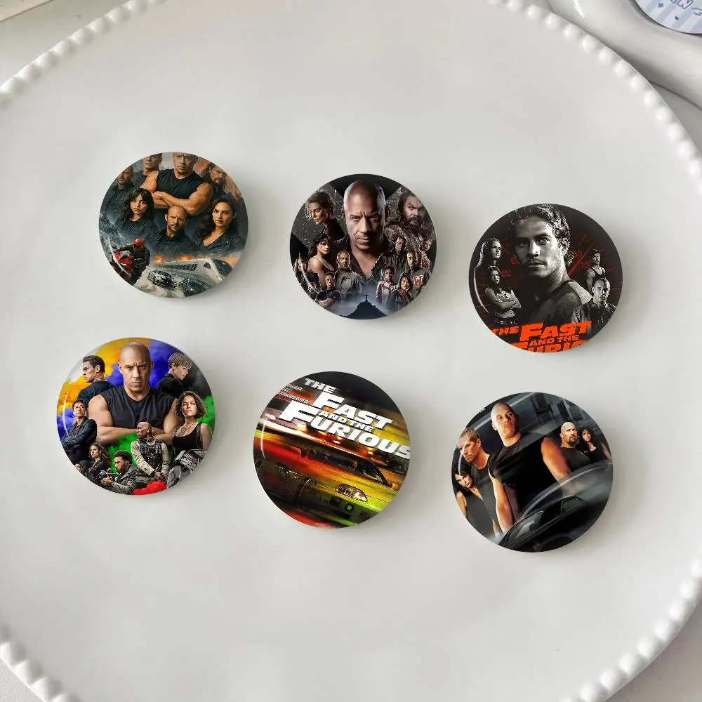Klassische Abenteuer Verbrechen Film Fast & Furious Soft Button Pin Runde Metall Abzeichen Anstecknadel Teile Geschenk Freunde Kind Schmuck
