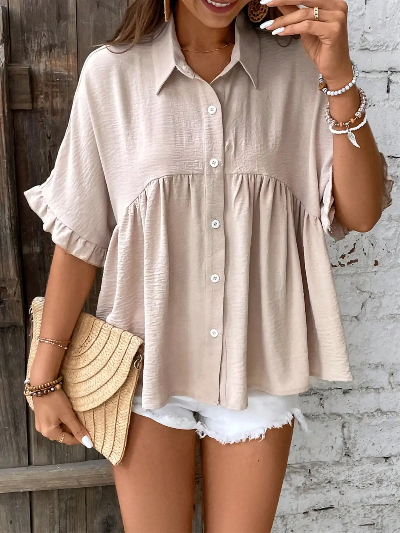 

Женская блузка-бэбидолл с рюшами и пуговицами спереди