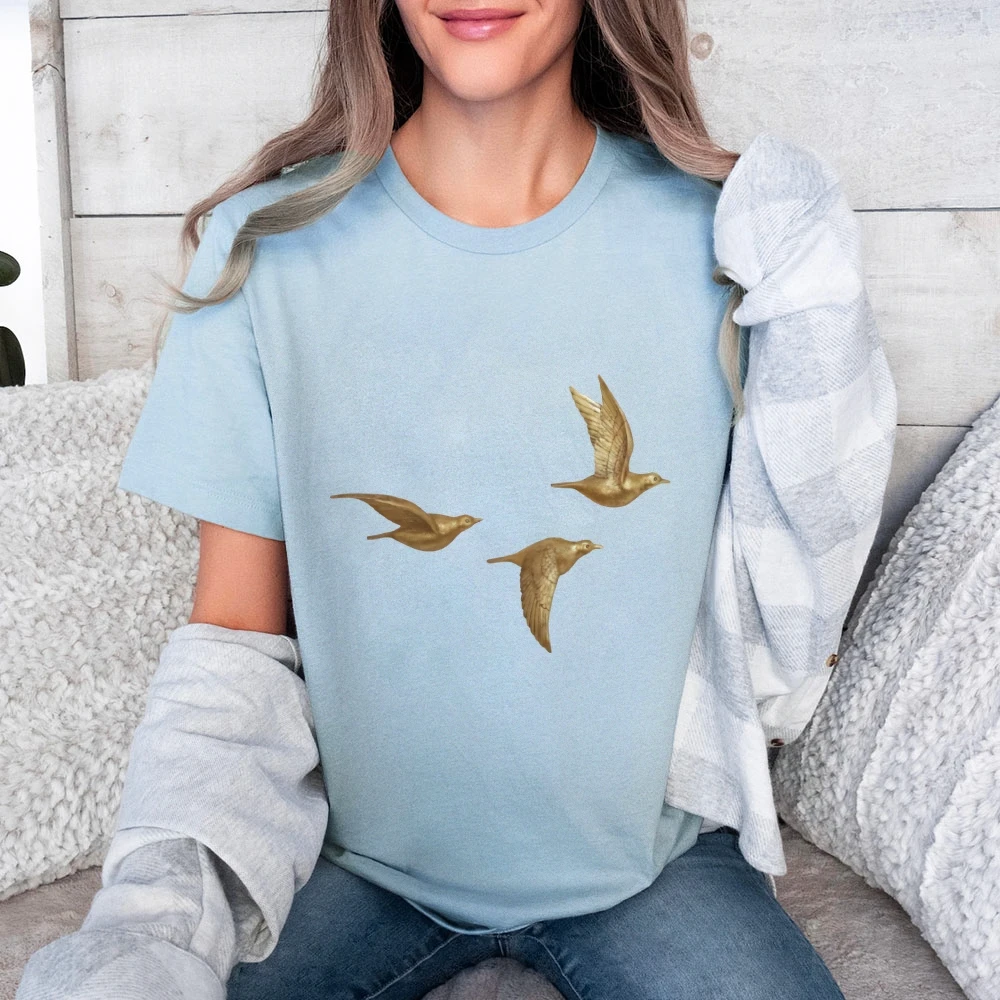 グラフィック Tシャツゴールデンバードフライングプリント Y2k スタイル Tシャツエレガントカジュアルコットン服トレンディアートファッション光沢のあるデザイントップス