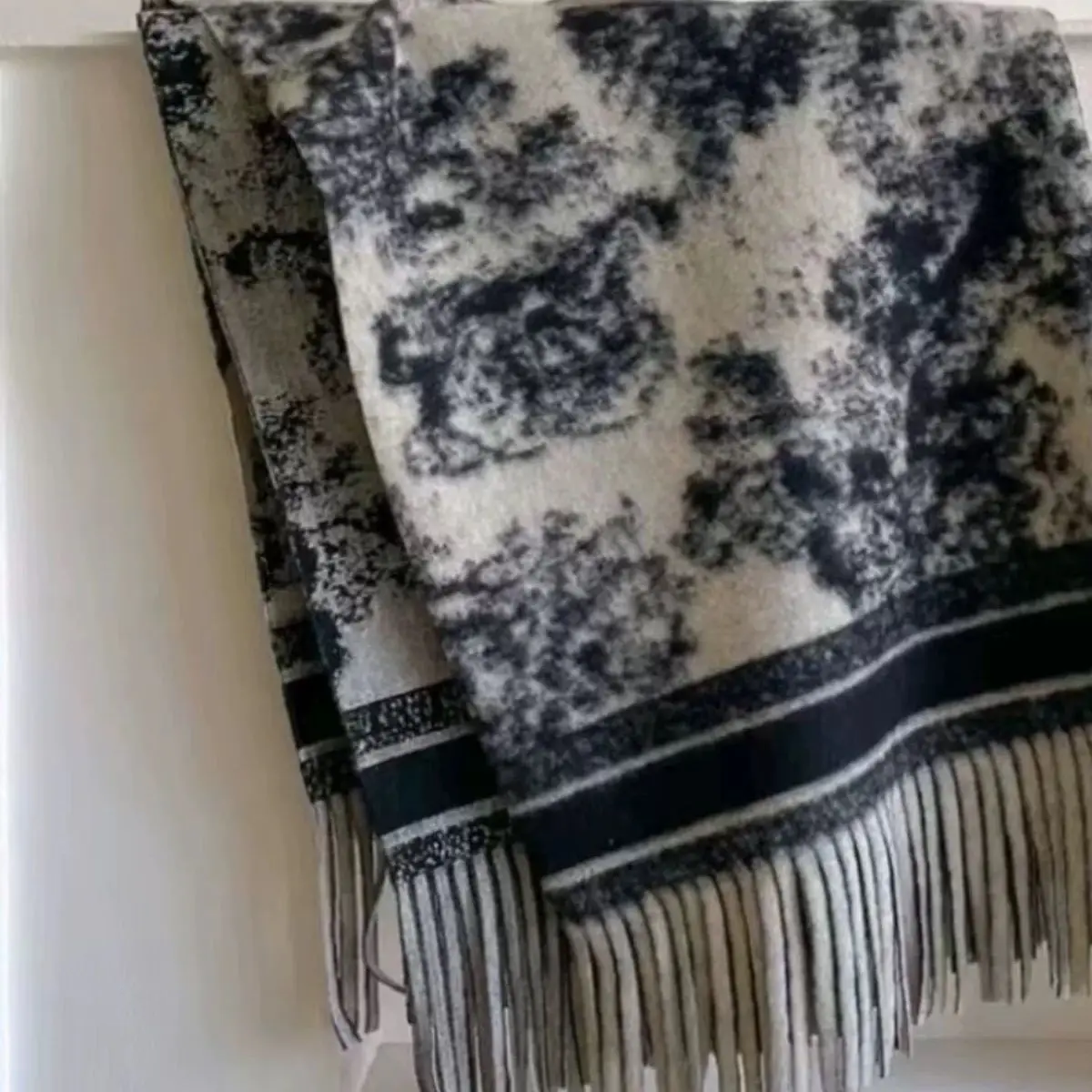 Châle d'impression de luxe pour femmes, pashmina féminin musulman, écharpe à motif de lavage à l'encre, gland blanc chaud, mode extérieure, hiver