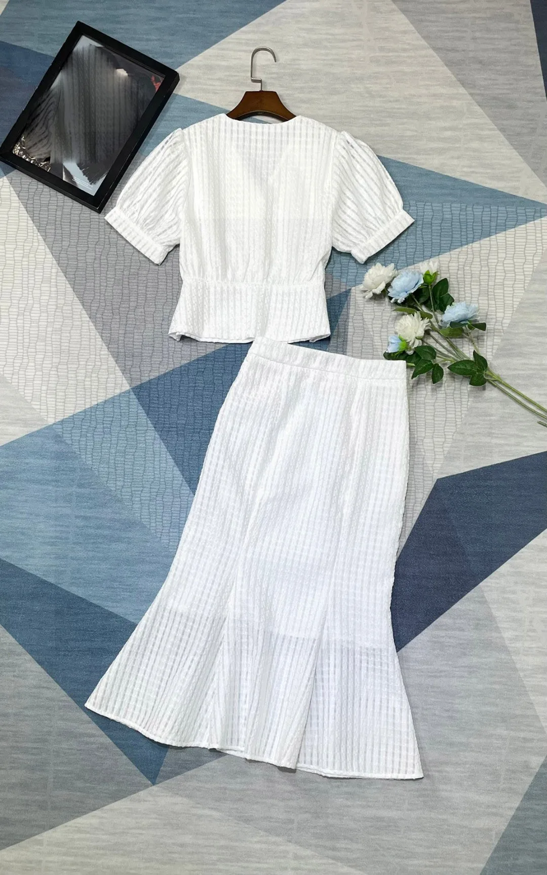 Рисунок 2 - Женская одежда 2025: рубашка с