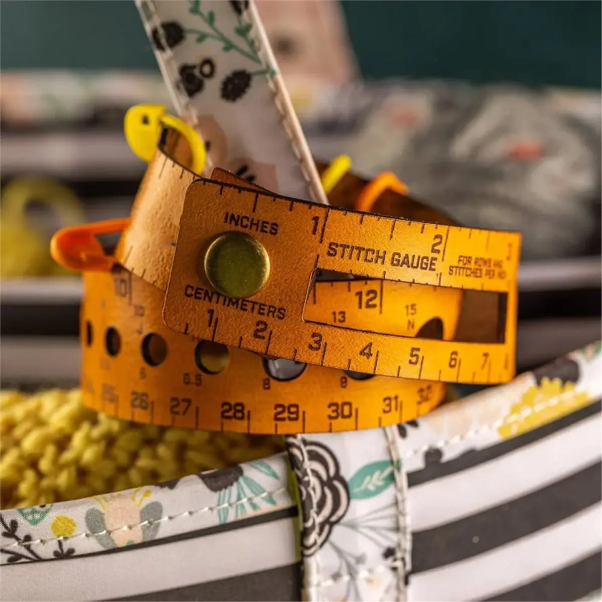 Reliable- 7 in 1 Function Counter Wrist Wrap, 18inch Wrist Ruler,Tape Measure Cuff Measuring Bracelet Tool with Marker Storage