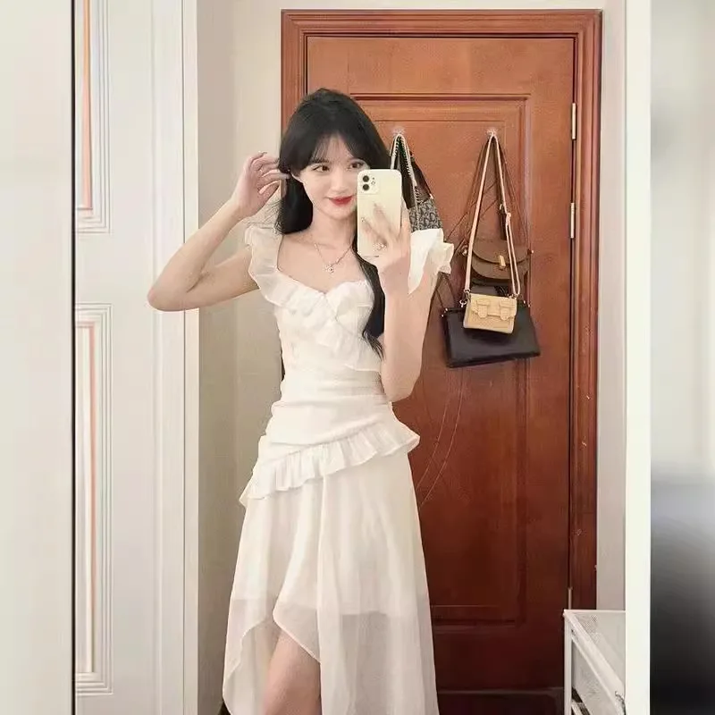 النمط الفرنسي الصغيرة رفرفة الأكمام الأبيض مذهل غير النظامية فستان مكشكش الصيف جديد الخصر مقصوص الأميرة الجنية فستان طويل