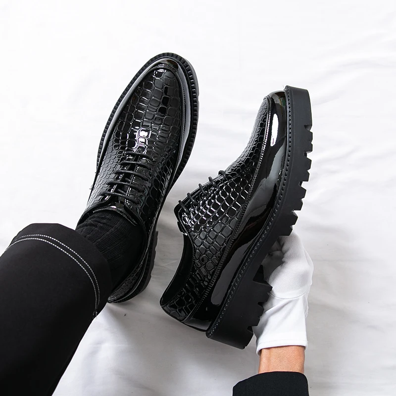 

Роскошные оксфорды, высококачественная лакированная кожа, текстурированная отделка, повседневная комбинированная мужская обувь, модная официальная мужская обувь на толстой подошве