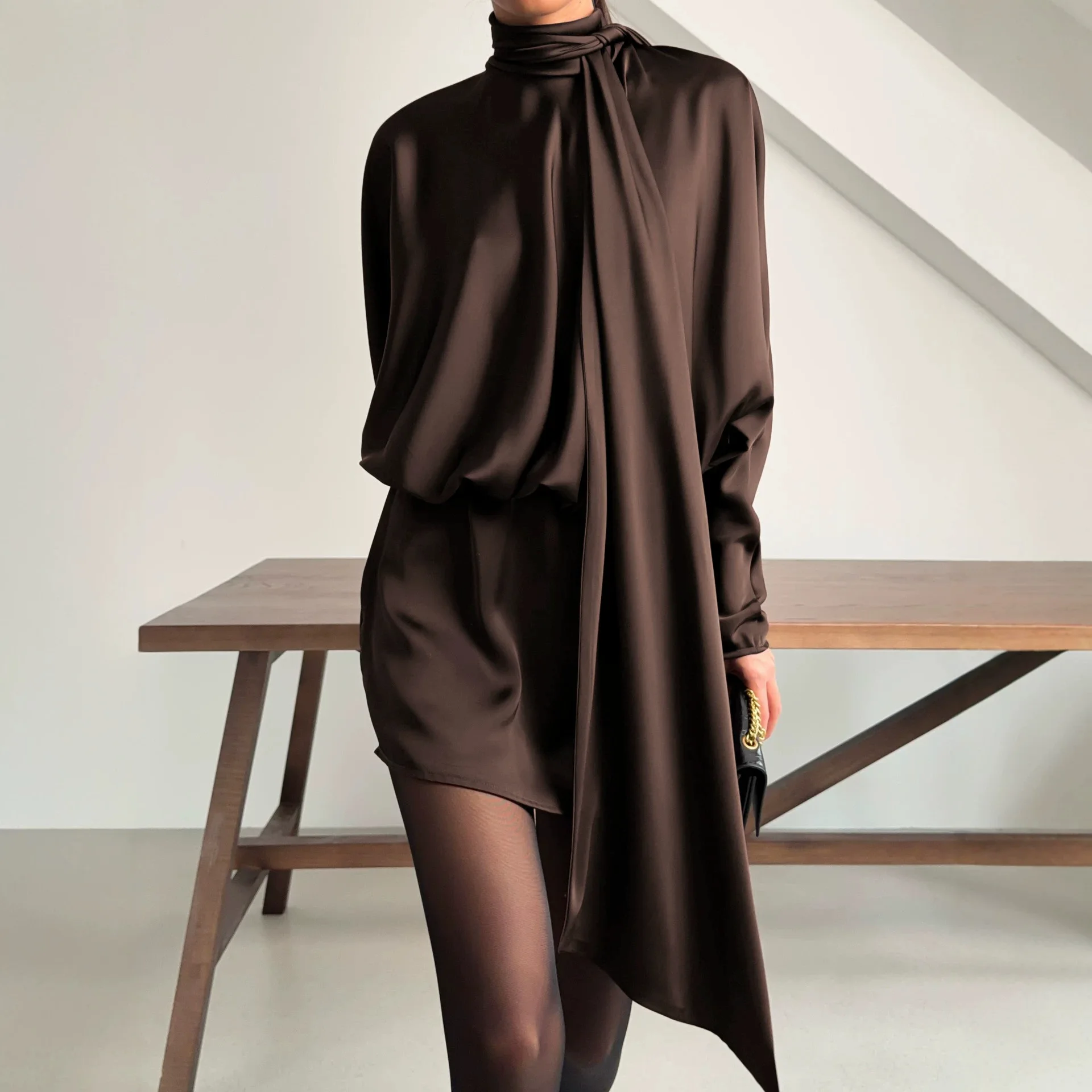 Elegantes Damen-Satinkleid mit hohem Kragen, langen Ärmeln, lockerer Passform, kurzes Mini-Kleid im Vintage-Stil, lässiges Herbst-Winter-Kleid