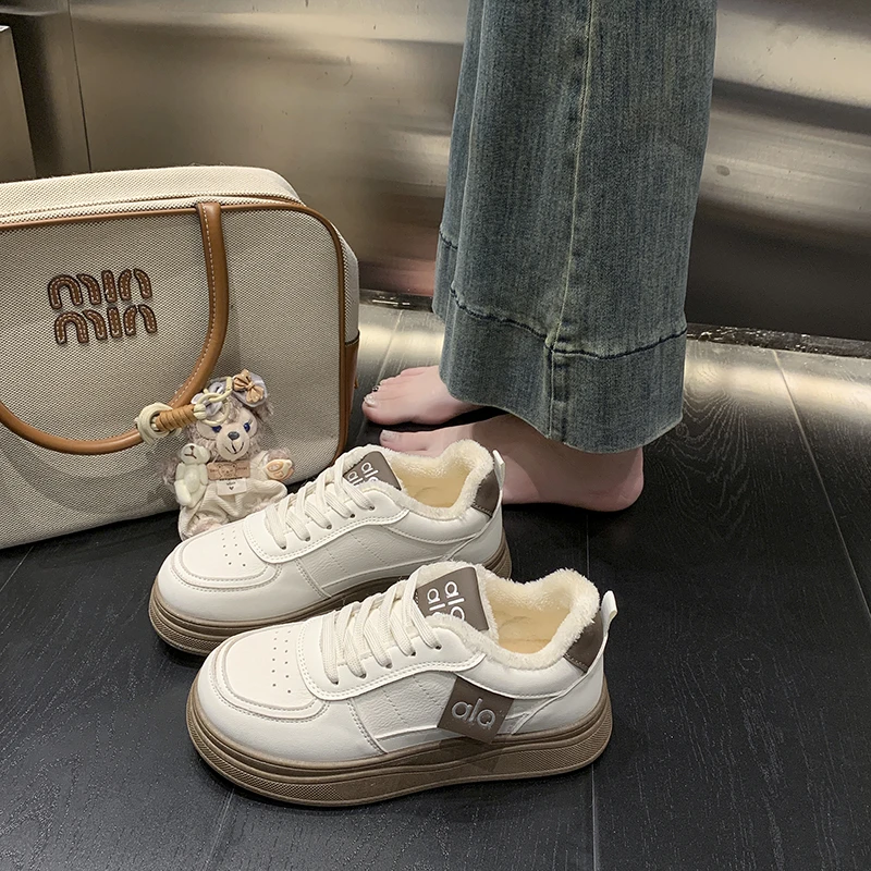 Chaussures blanches à semelles épaisses pour femmes, chaussures de sport polyvalentes et décontractées en peluche, chaussures chaudes en coton, nouvelle collection hiver 2025