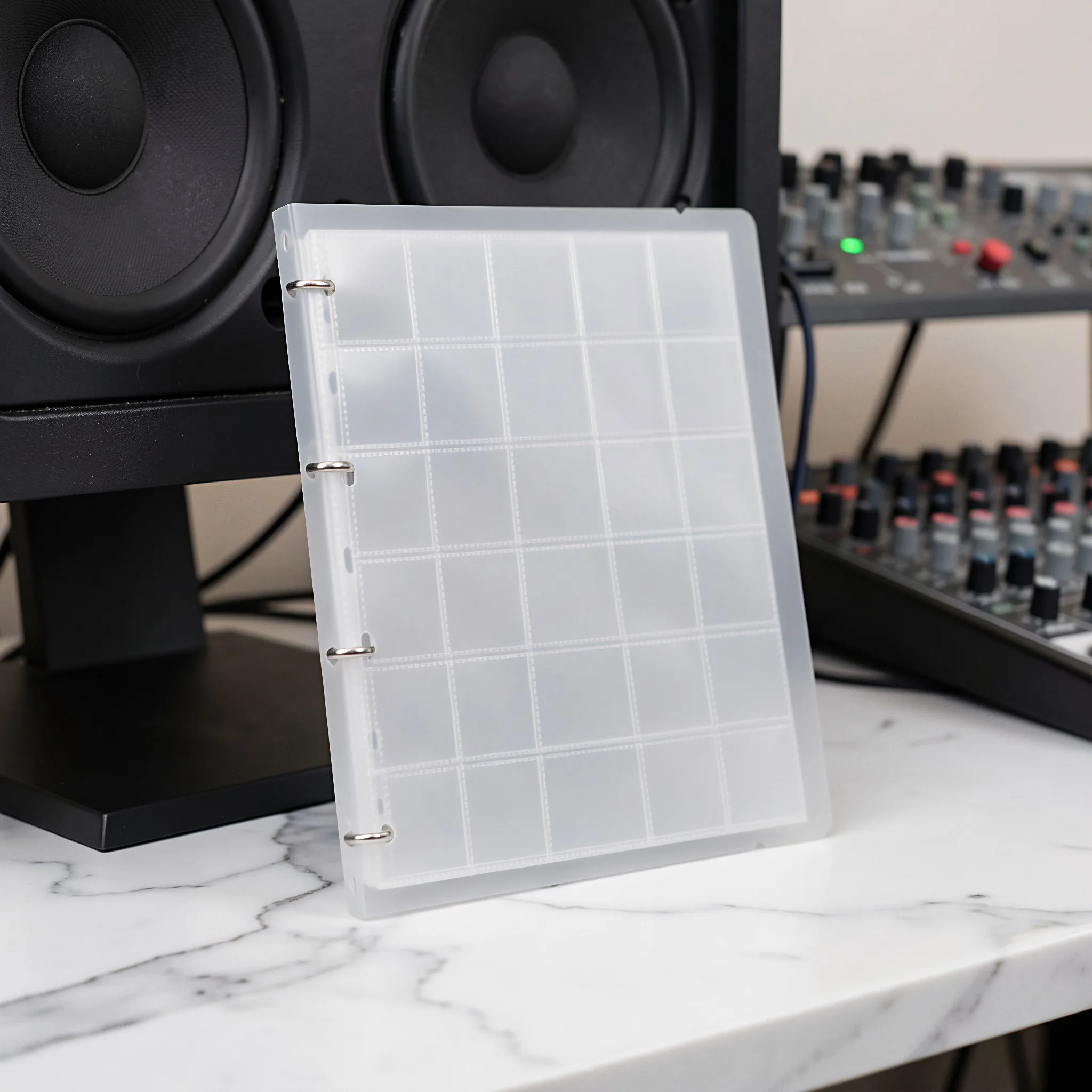 Guitar Pick Collection Binder Album Holds 300 Picks Clear Inner Sleeves Guitar Pick Organizer Book Portable Storage Case