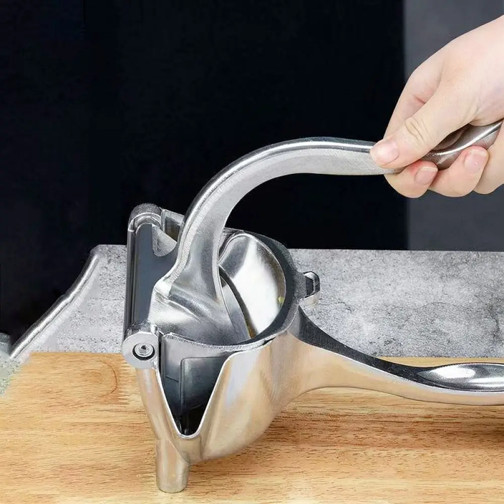 Hand Press Juicer Machine Aluminum Alloy Fruit Squeezer Portable Kitchen Accessory For Citrus Lemon Orange Juice Preparation
