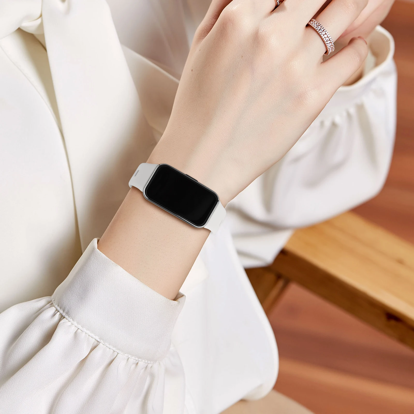 حزام سيليكون ناعم لسوار Huawei Band 8 9 الرياضي القابل للتنفس، سوار ساعة بديل لملحقات Huawei Band 9 8