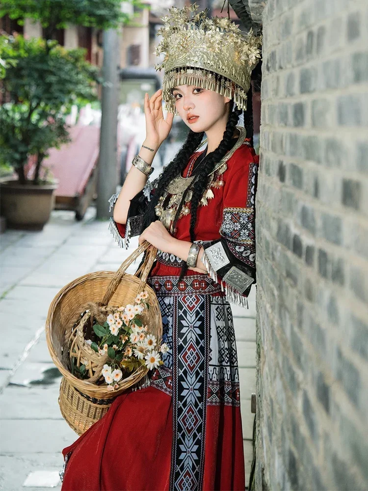 Guizhou Miao clothing female Yunnan Dong decoration Yao Tujia dance clothing 4-piece set