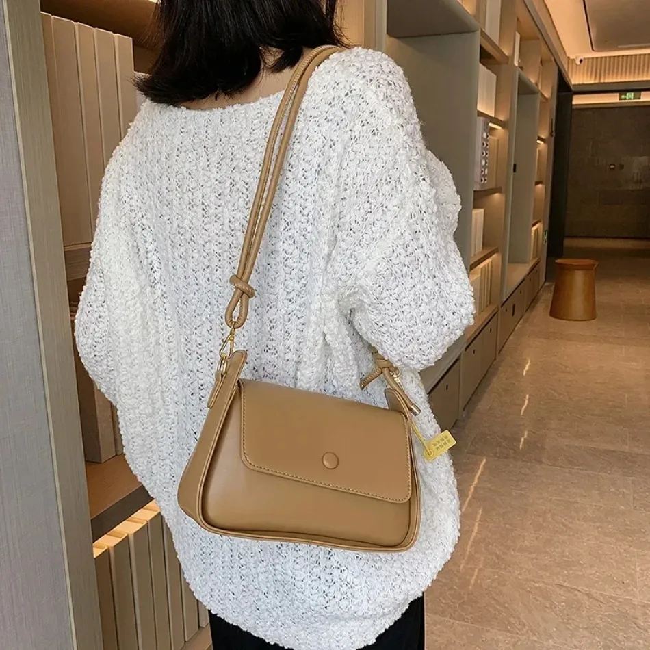 Bolsa bandolera pesca cuero PU con compartimentos para vinilos y señuelos - imagen 4