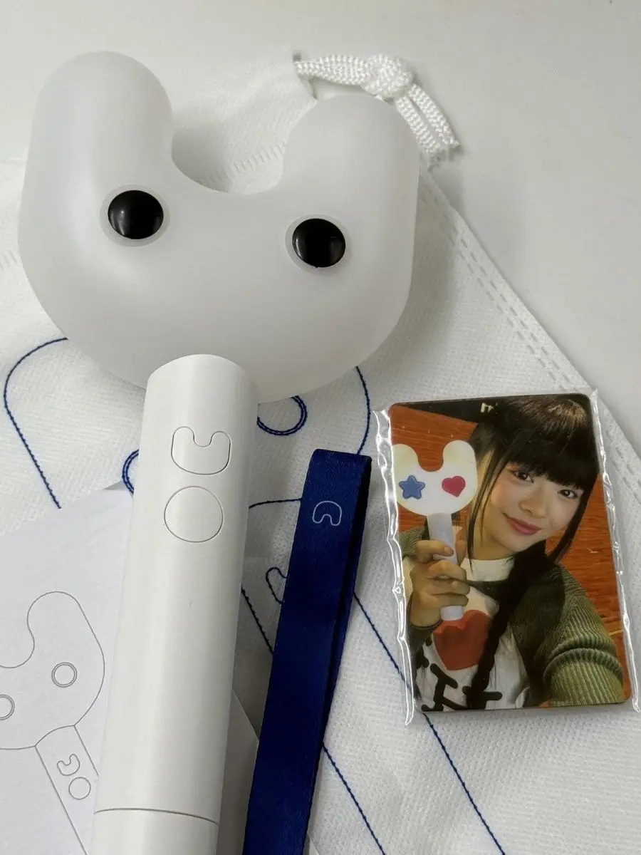 newjeans-support-glow-sticks-fluorescent-concert-performance-spectacular-lighting-effects-fan-supplies-event-props