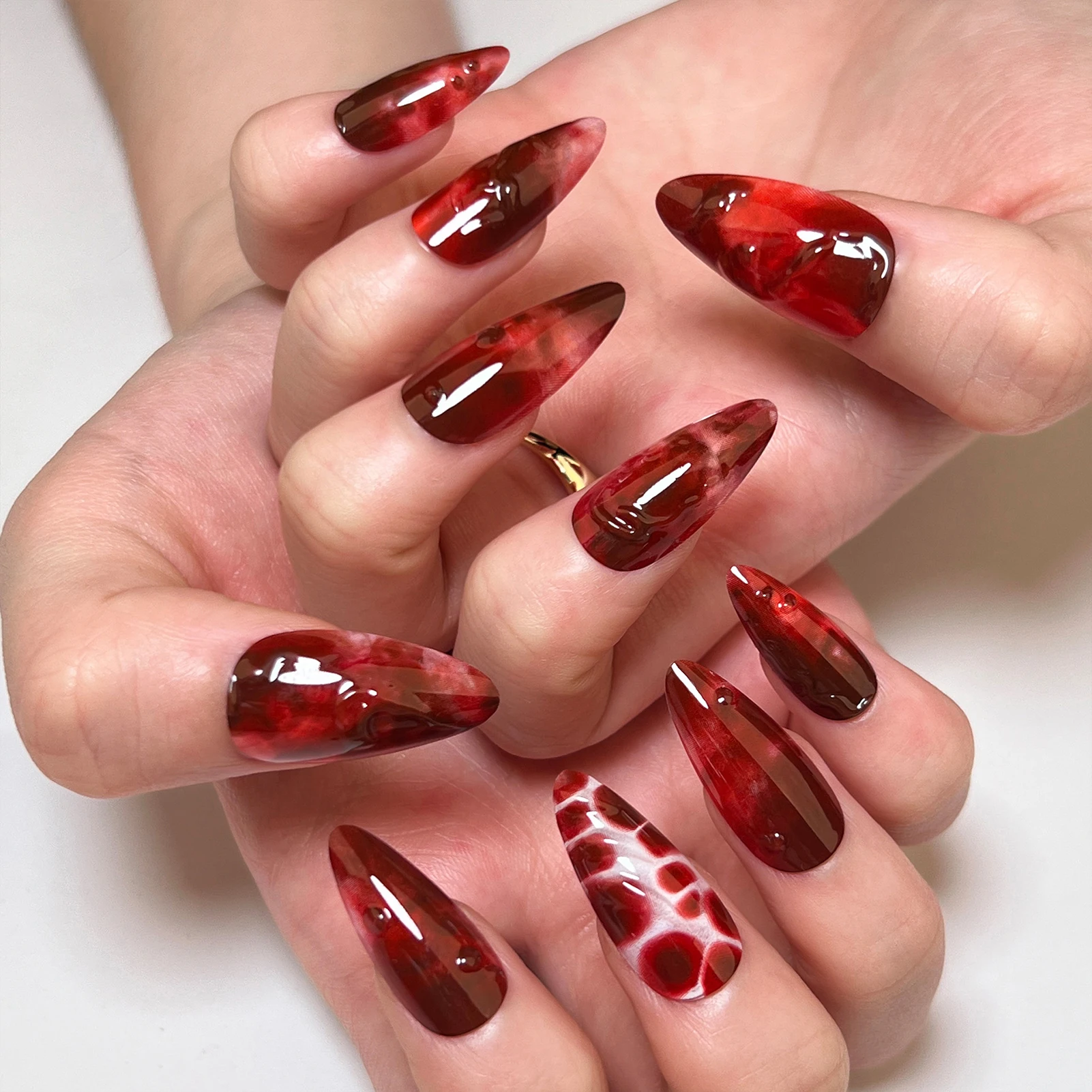 Blood Red Smudging Almond Fake Nails Chip-Proof Smudge-Proof Fake Nails for Shopping Traveling Dating