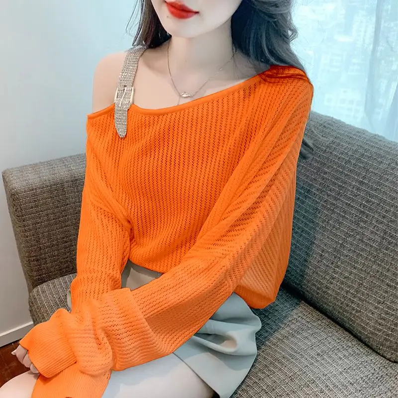 ソリッドカラー長袖ニットセータープルオーバー婦人服早春 2025 新しい中空アウト薄い日焼け止めトップ