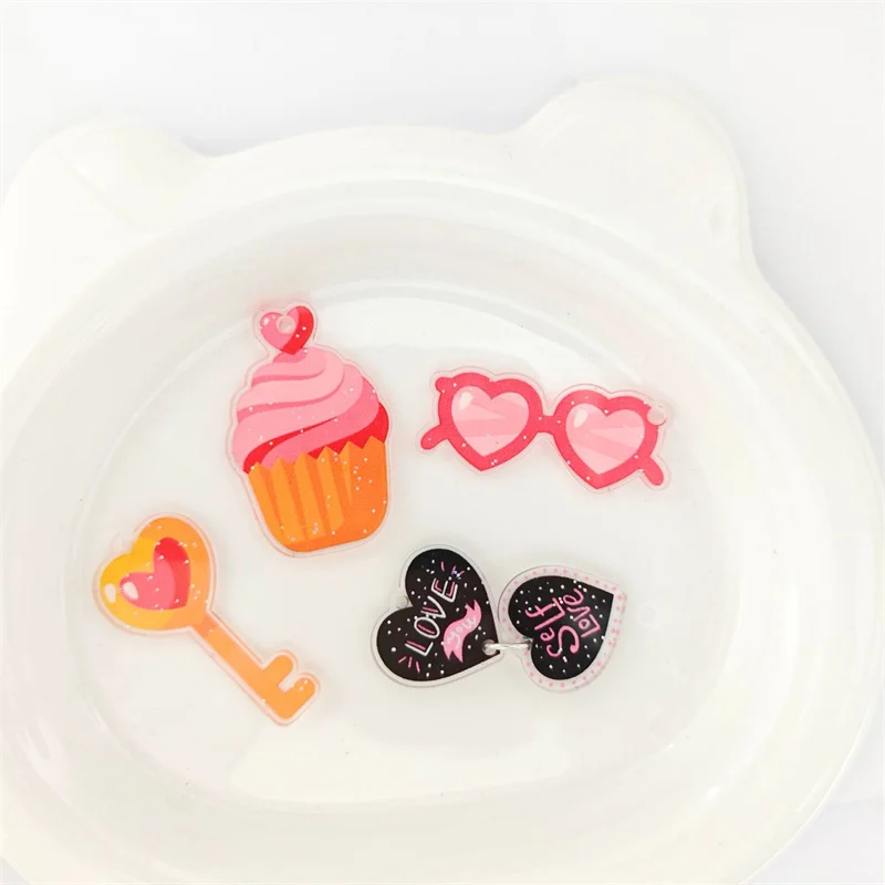 

Оптовая продажа, 100 шт./лот, цветной узор, принт, мультяшные сердечки, торт, очки, акриловые бусины, ювелирные изделия «сделай сам», аксессуары для волос, одежда