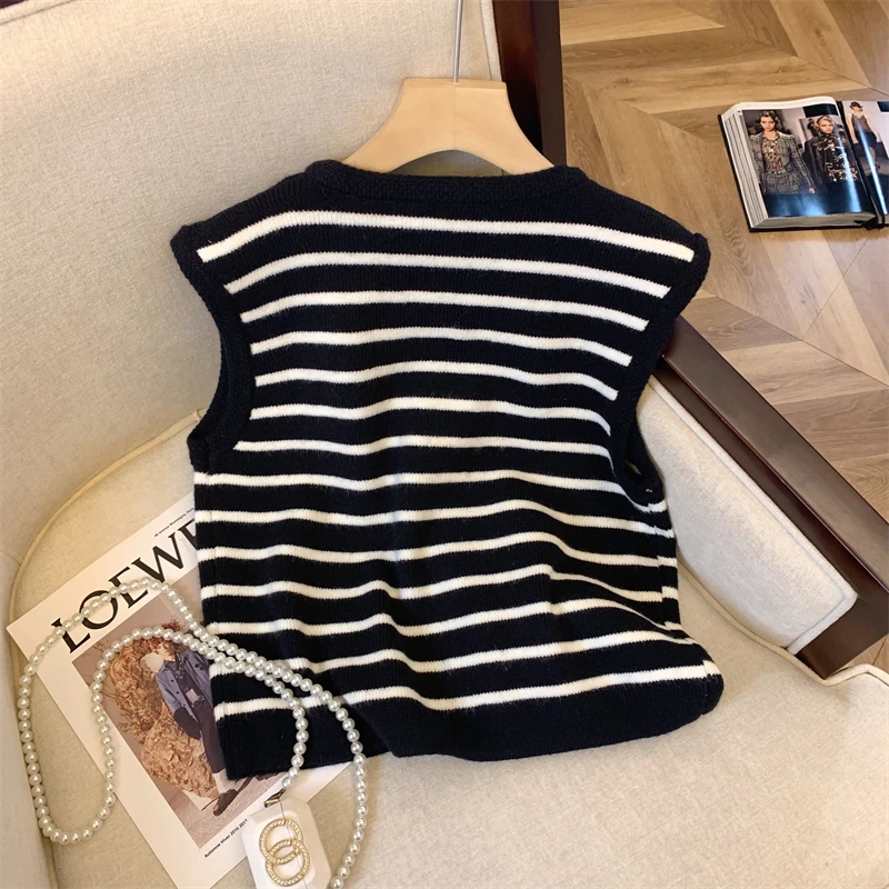 Vintage Fashion Knit Cardigan Vests Women Single-breasted Sleeveless Tops Elegant Stylish Chic Ladies Jumpers Knitwear 2024