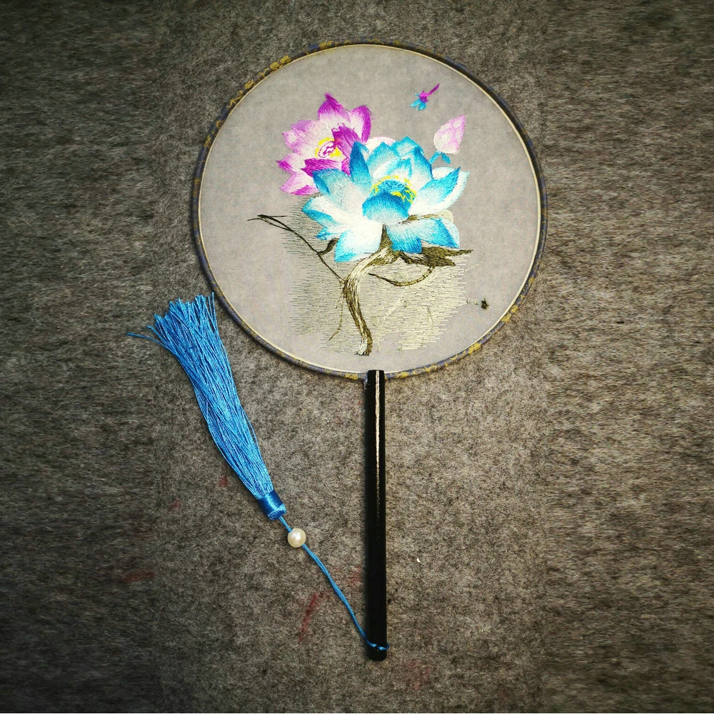 Ventagli di seta con ricamo suzhou orientale su entrambi i lati Ventaglio di seta rotondo con nappe Elegante accessorio estivo fatto a mano per ballare