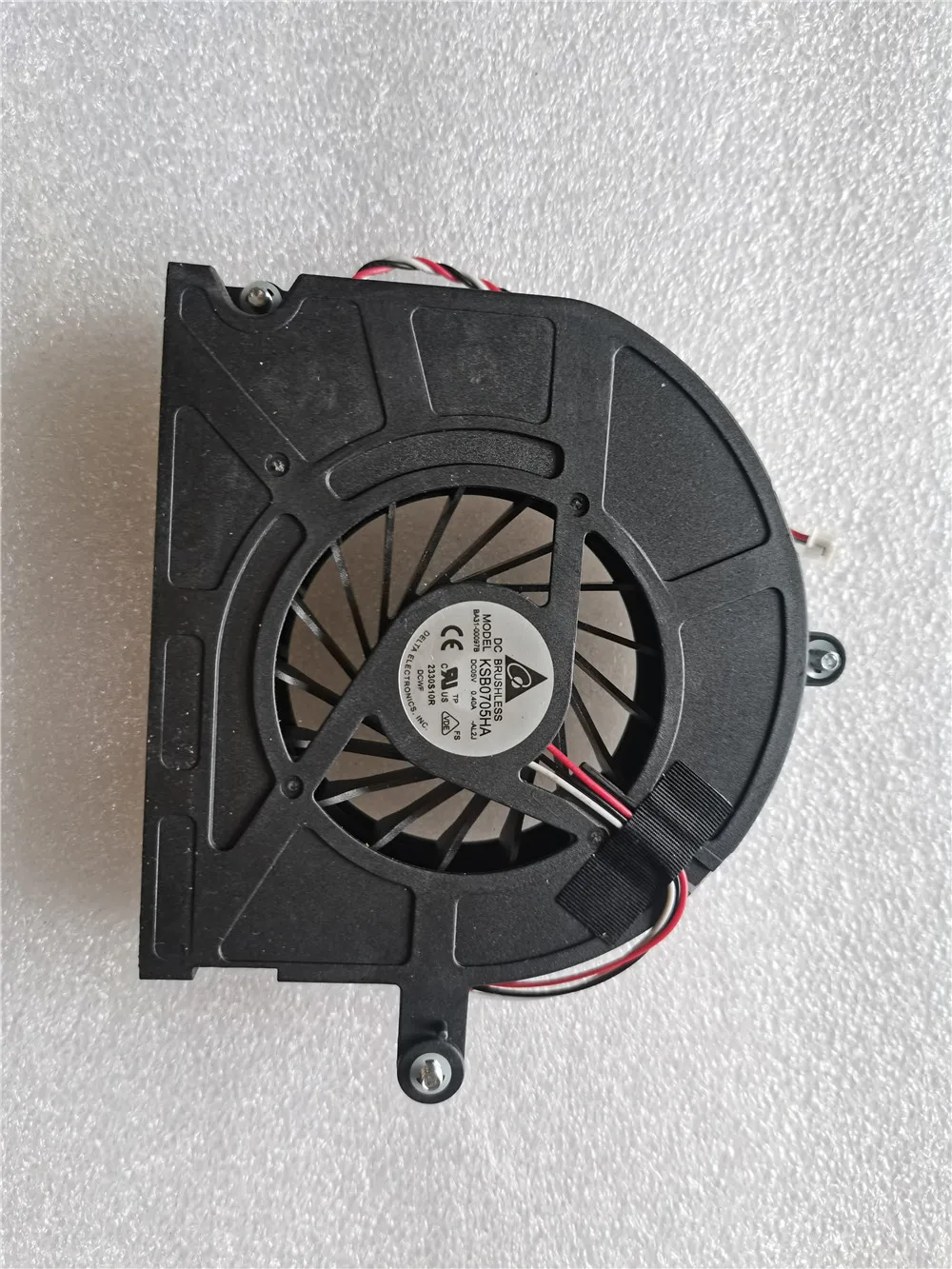 

Fan NEW for Toshiba Qosmio X300 X305 X305-Q705 CPU cooling Fan KB0705HA-8A83 AB0905HX-S03 (F295-HK)