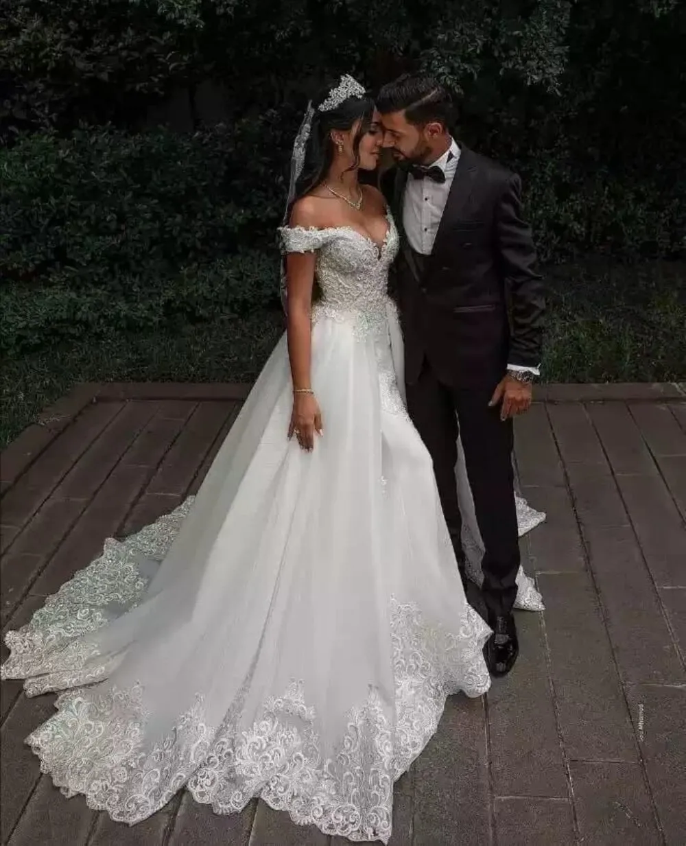 Rendas de luxo fora do ombro vestidos de casamento trem destacável vintage apliques dubai vestidos de noiva para a noiva robe de mariée 2023