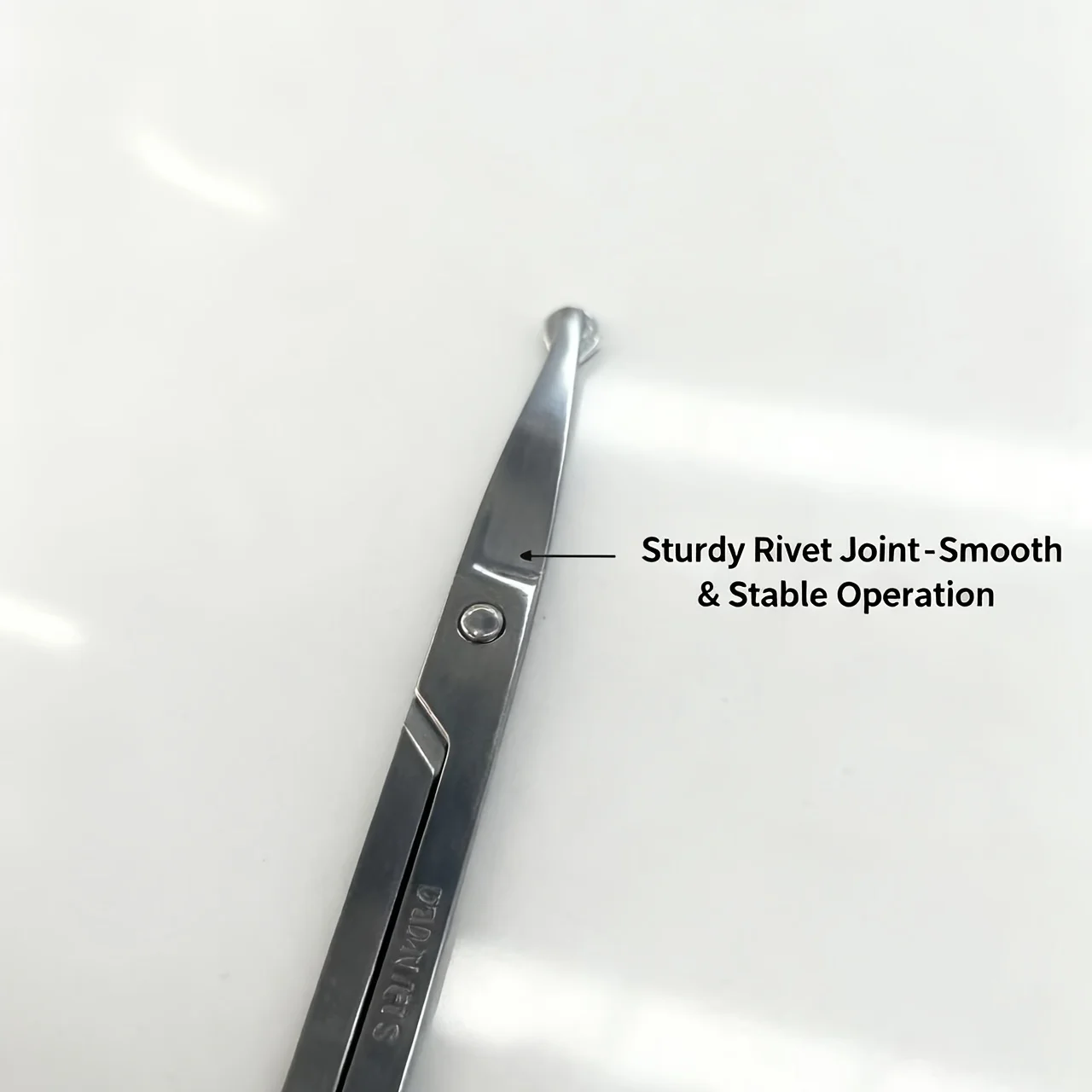 Round-headed safety eyebrow trimmer, 1-pack, precise cutting, won’t damage skin, multi-functional, portable design.