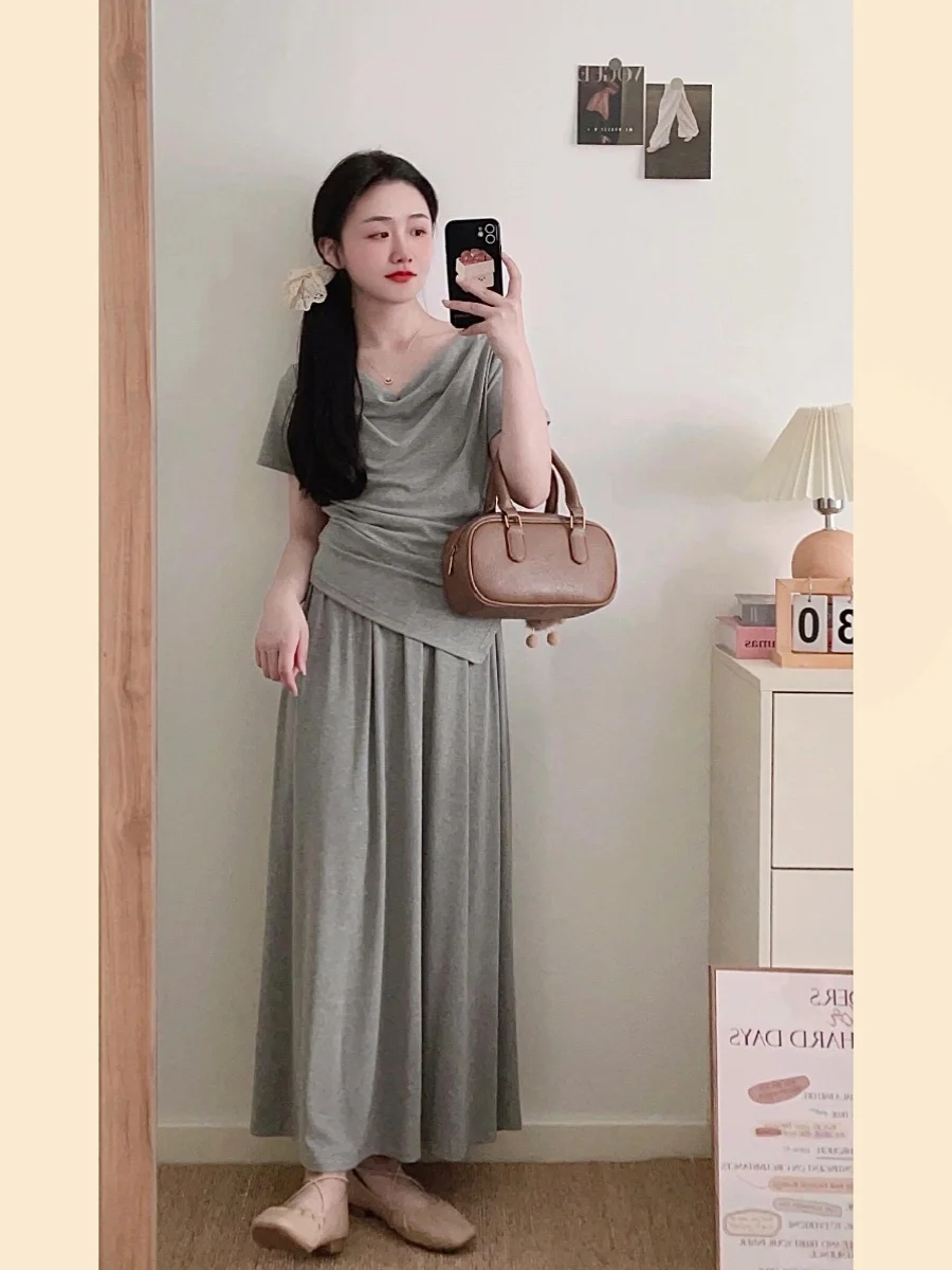 

Элегантный серый комплект из футболки и юбки асимметричного дизайна, модный женский костюм-двойка, лето 2024