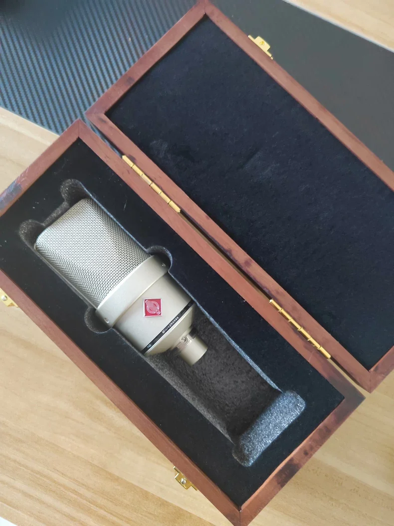 

New Upgraded DIY-103 Capacitive Microphone, with clear and crisp sound quality, suitable for professional recording / podcasting