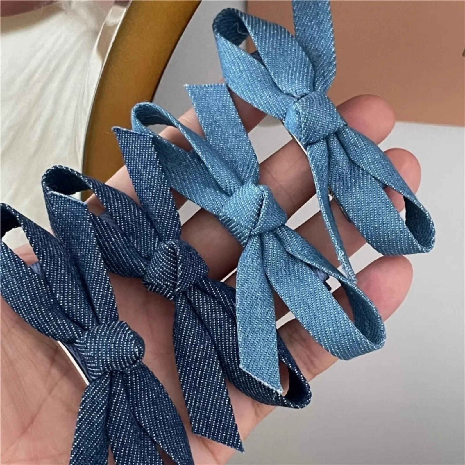 2 Stück Cowboy-Haarspangen aus blauem Stoff mit Schleife, Paar Clips, Premium-Gefühl, seitlich gebrochenes Haar, Pony-Clips, Entenschnabel-Clips – Detail 4