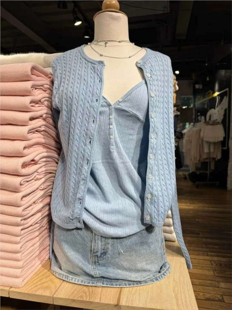 

Голубой вязаный кардиган Twsited, женский весенний повседневный простой джемпер на пуговицах, шикарные милые свитера в консервативном стиле Y2K