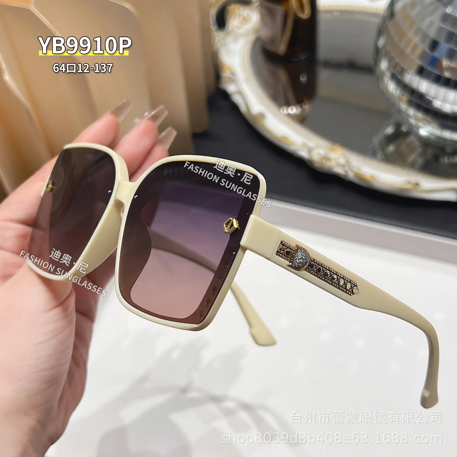 

Дизайнерские поляризационные солнцезащитные очки в маленькой оправе в стиле знаменитостей в стиле хип-хоп Премиум-качество с защитой от ультрафиолета Роскошный минималистичный шикарный стиль