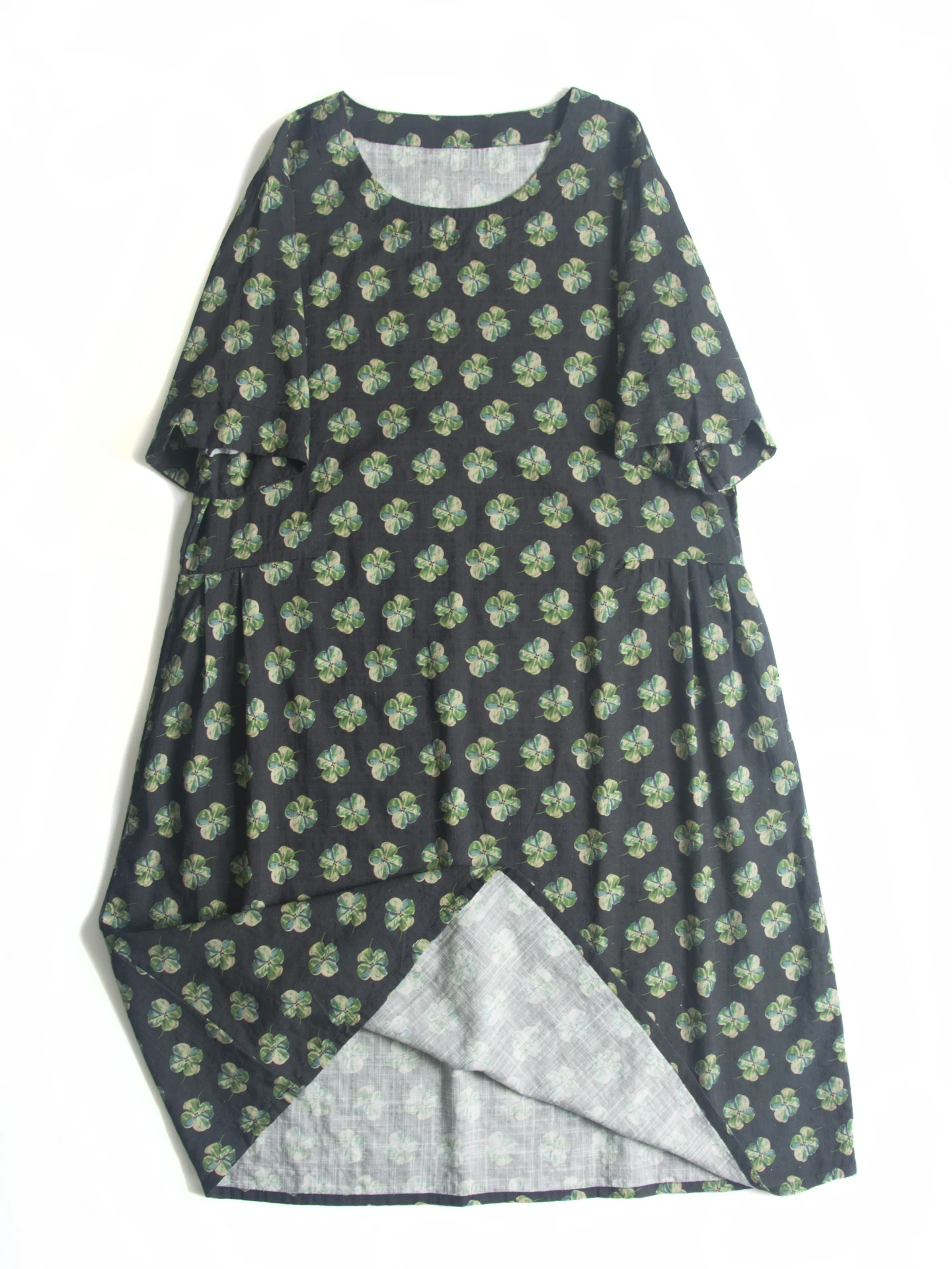 ฤดูร้อน 2025 ชุดเดรสผ้าฝ้ายลินินพิมพ์ลายศิลปะ สไตล์หลวม ใส่ได้หลายโอกาส ลำลอง ช่วยพรางหุ่น ความยาวปานกลาง