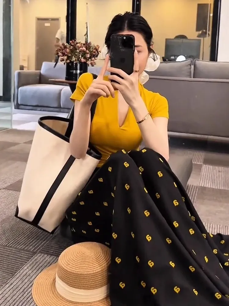 

Summer Fashion Set 2025 New Spicy Girl Slim Fit V Neck Short Sleeve Top a Line Skirt Color Block Women's Clothing Ensemble