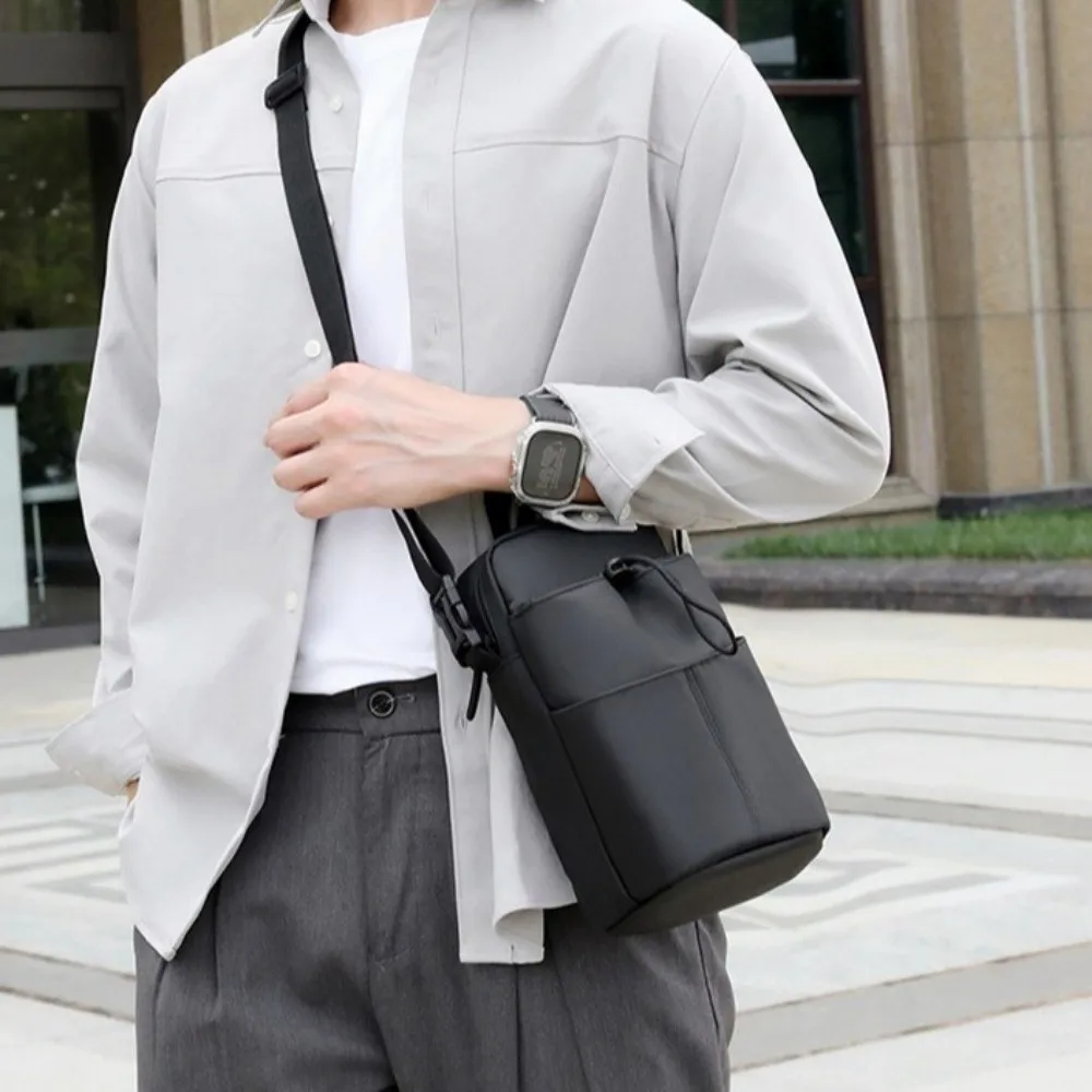 

Shoulder Strap Water Bottle Bag Nylon Quick Drying Water Bottle Holder Portable Front Pocket Crossbody Water Bottle Purse