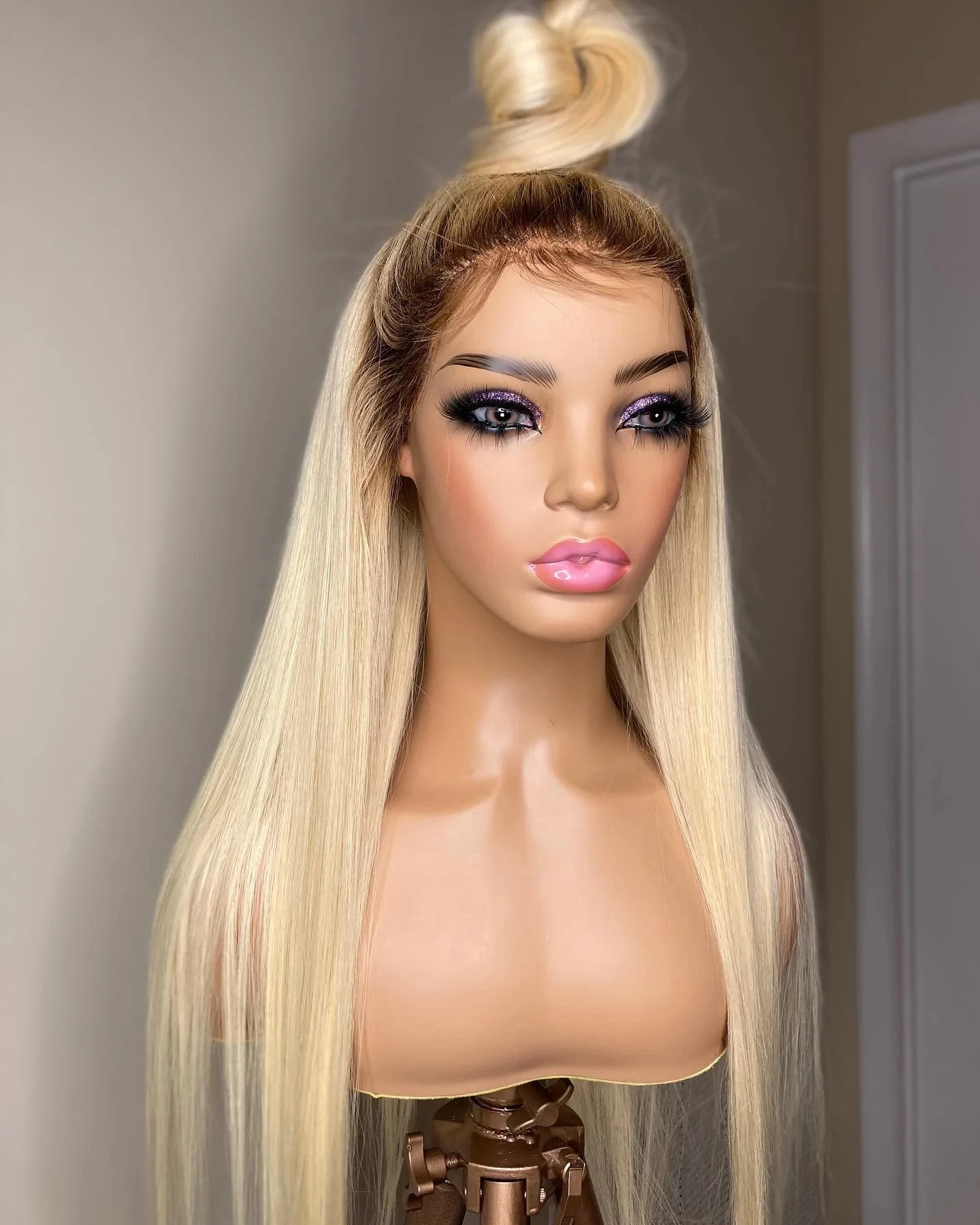 Wig rambut sintetis renda pirang Ombre Wig renda lurus Wig Frontal transparan renda depan Wig serat Cosplay tanpa lem pra pencabutan