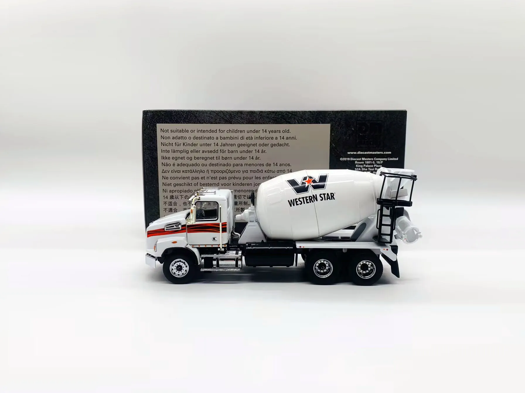 

Western Star 4700 SB Concrete Mixer 1:50 Scale Metal Model By Diecast Masters Gift 71035