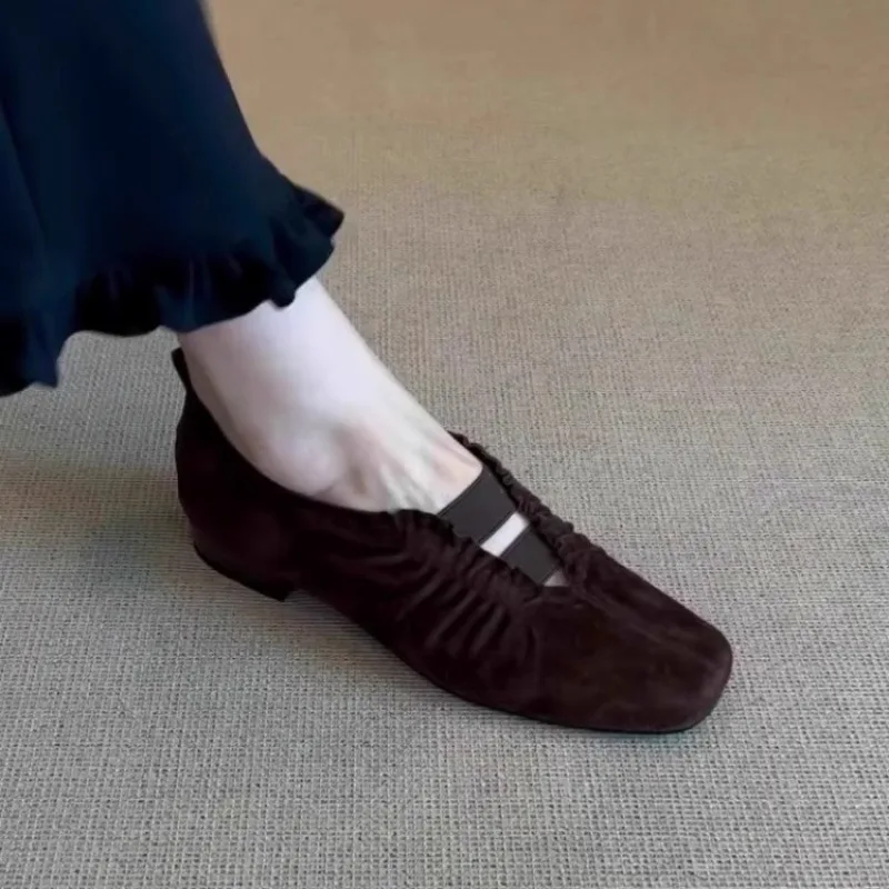 

Женские плиссированные туфли на плоской подошве в стиле ретро, новинка лета 2025 года, универсальные туфли Мэри Джейн с неглубоким носком