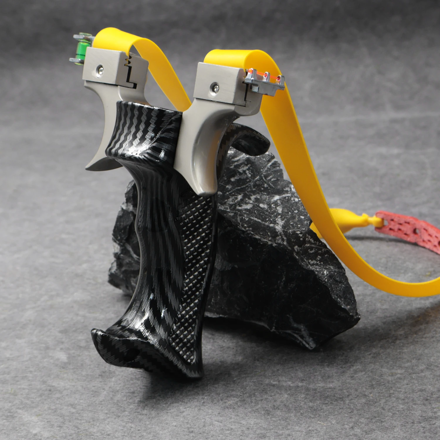 

High Quality Black Striped Slingshot Aluminum Alloy Parts Anti-slip Texture Handheld Hunting Slingshot Professional Shooting