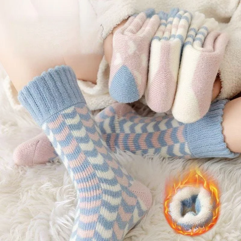 4 pares grosso aconchegante thermo feminino meados de bezerro meias escola outono inverno térmico quente fofo curto meias quentes para meninas conjunto de meias de aperto