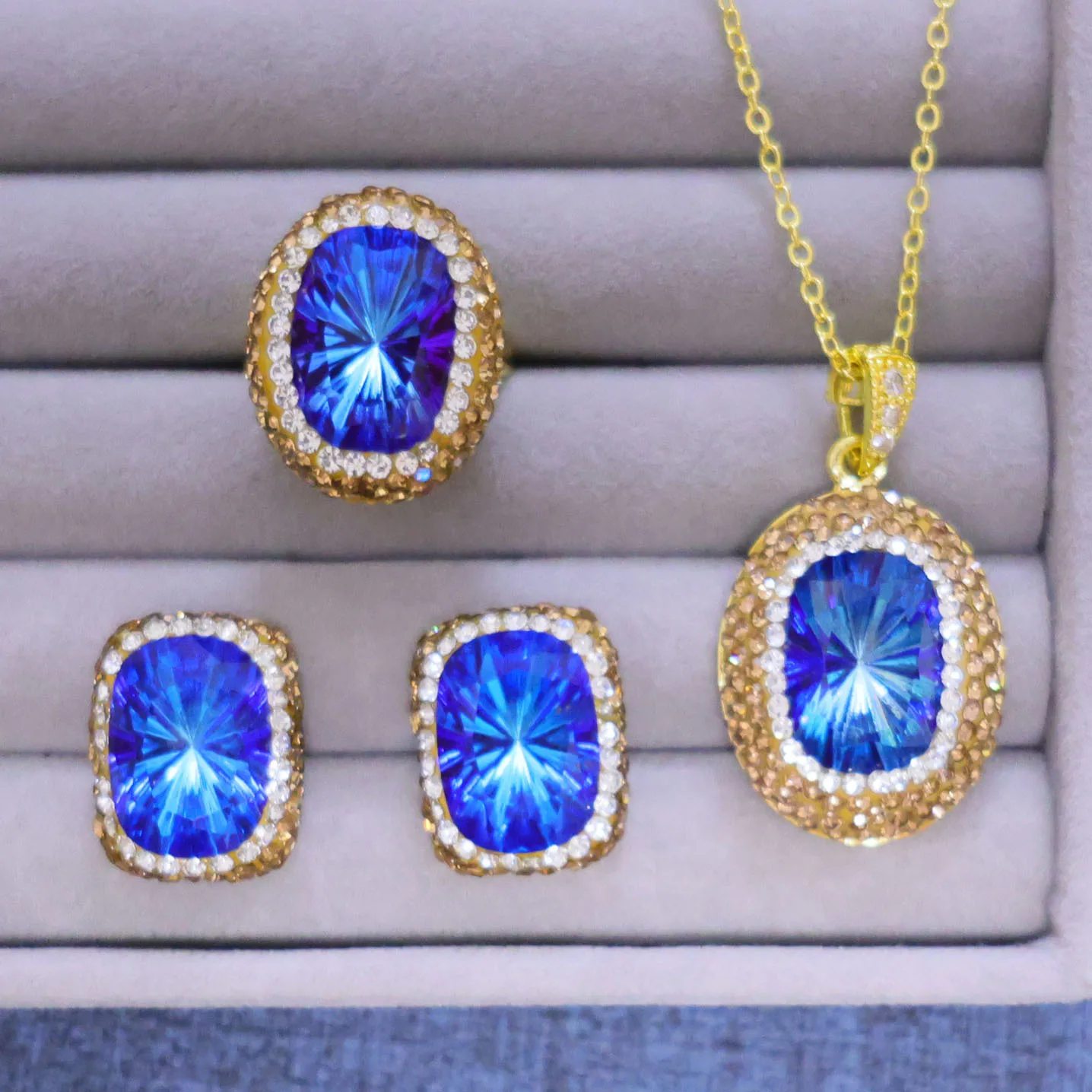 

Новый набор из трех предметов с кристаллами Lanyao в стиле миллениум: средневековое ювелирное ожерелье, нишевый дизайн, от производителя, оптовая продажа напрямую с завода