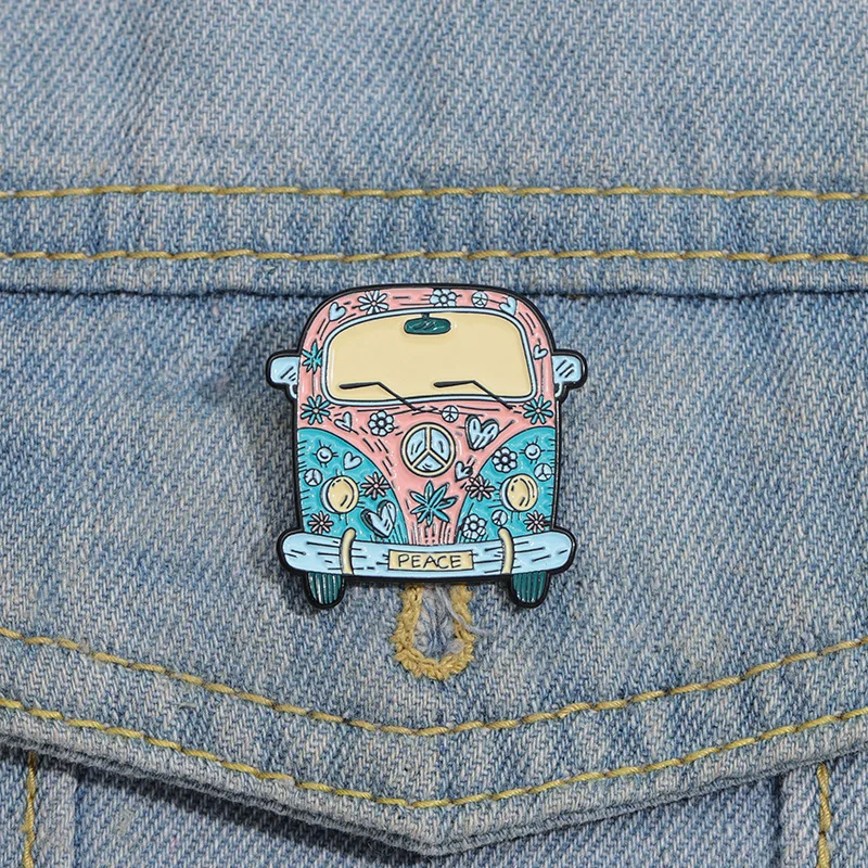 Cartoon car styling Brooch Personality Tour Bus float Metal badge Clothing bag Decorative pins Accessories wholesale Gifts