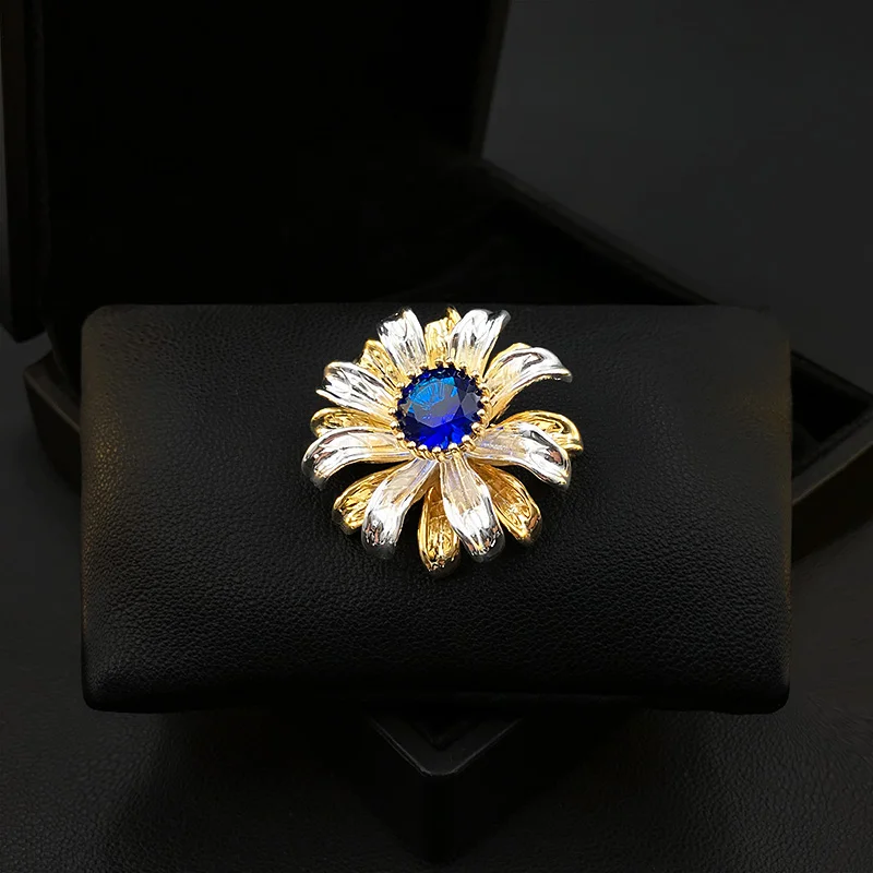 Unique Sun Flower Brooch Women's Exquisite Crystal Daisy Suit Neckline Collar Pin Ornament Blue Jewelry Clothes Accessories 5723