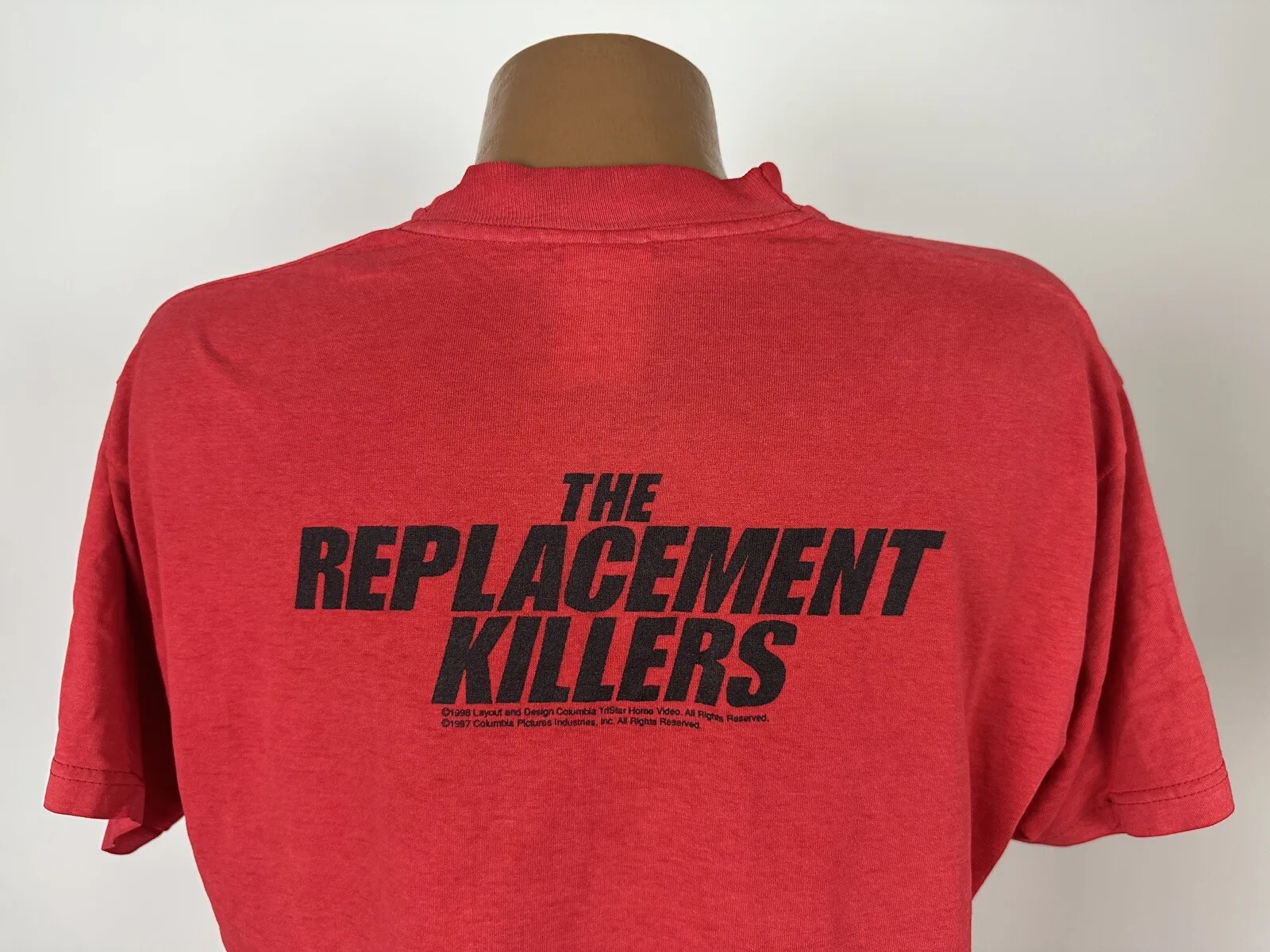 تي شيرت VTG 90s بديل لفيلم القتلة مارت L Chow Yun-Fat لتأجير الفيديو STAIN